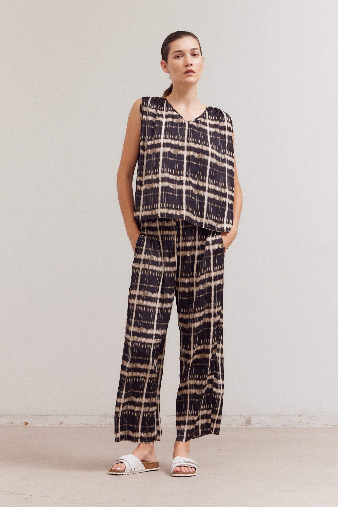Pleated Print Pants