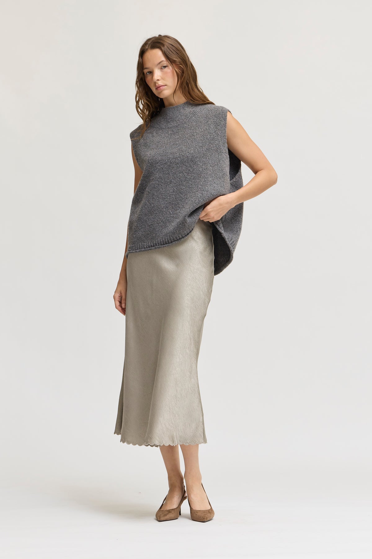 Scallop Hem Bias Skirt in Granite