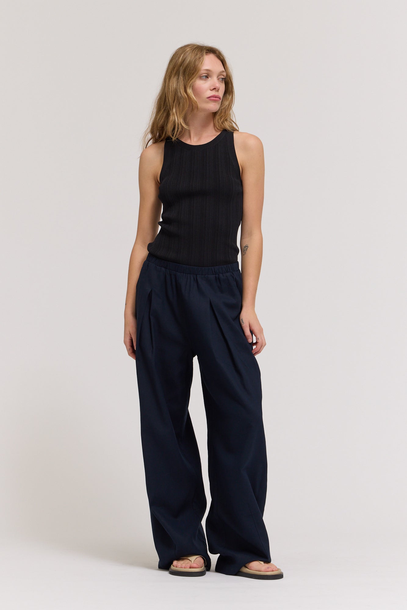 Linen Tuck Pants in Ink