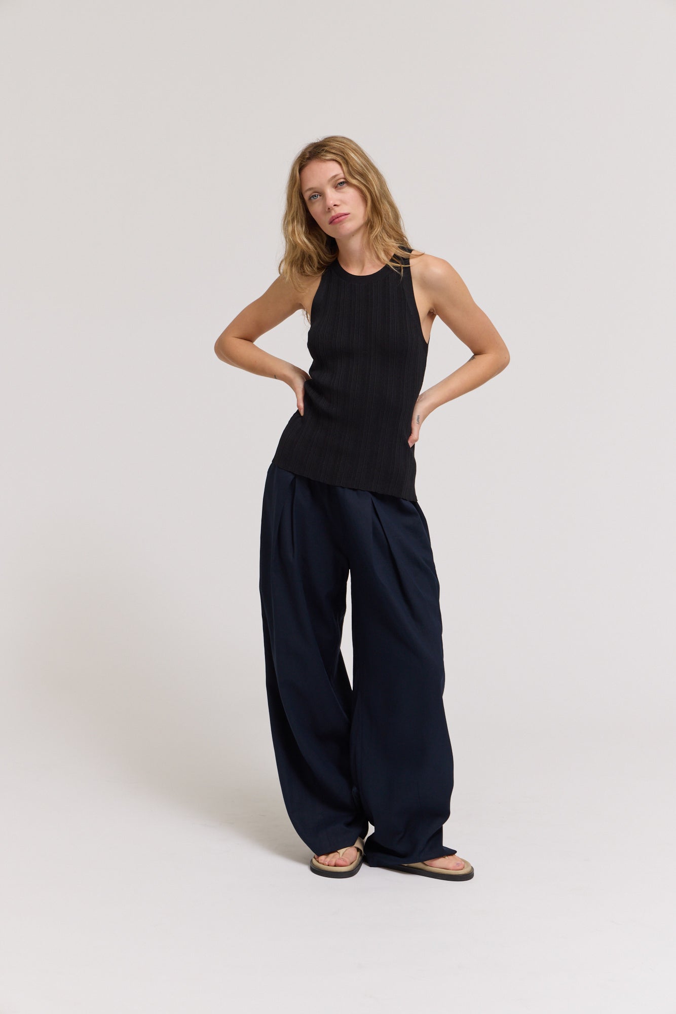 Linen Tuck Pants in Ink