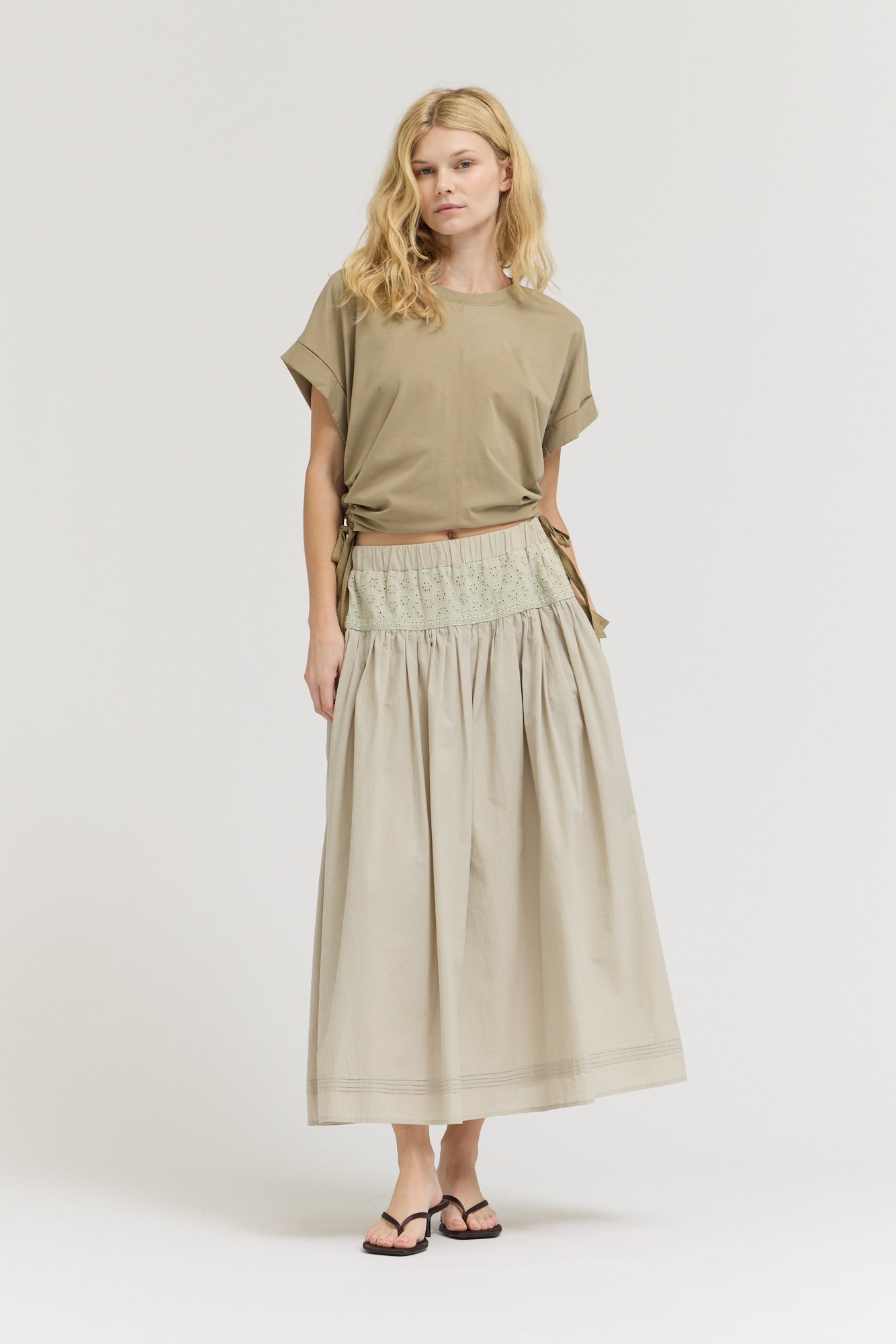 Side Scrunch Tee in Dry Sage
