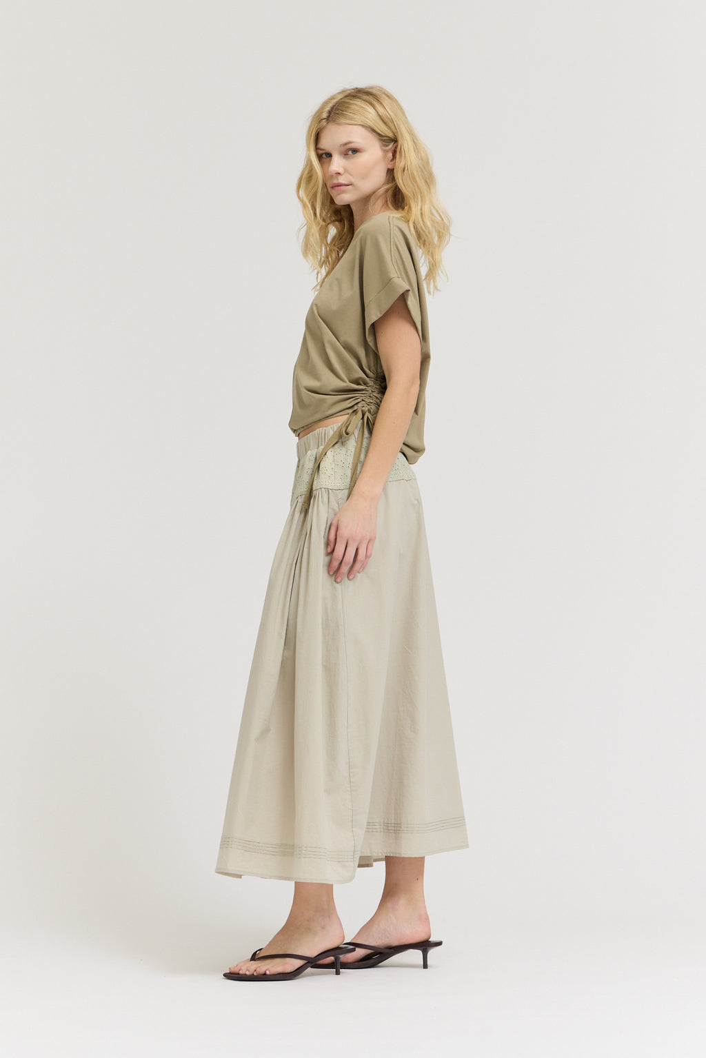 Side Scrunch Tee in Dry Sage