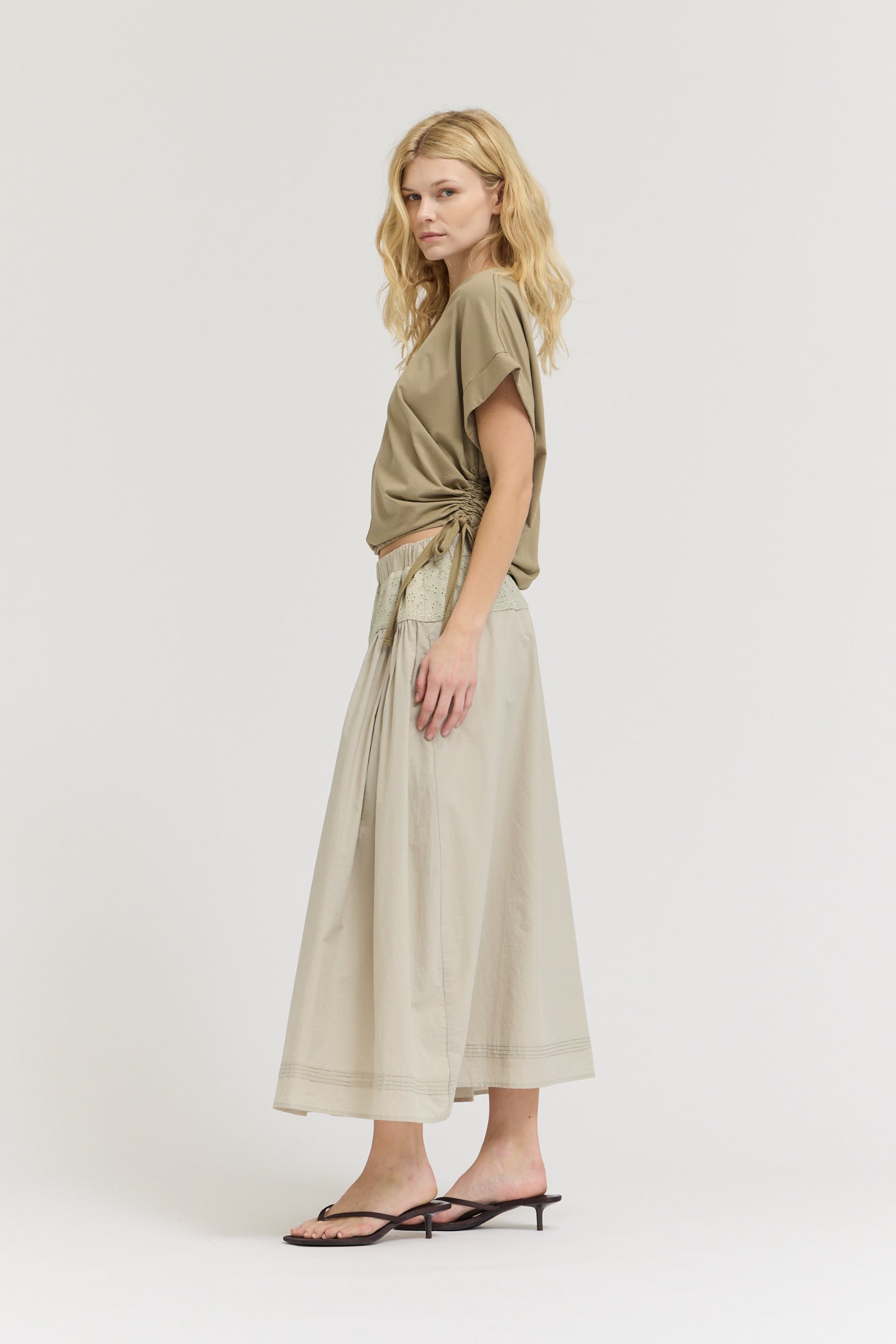 Side Scrunch Tee in Dry Sage