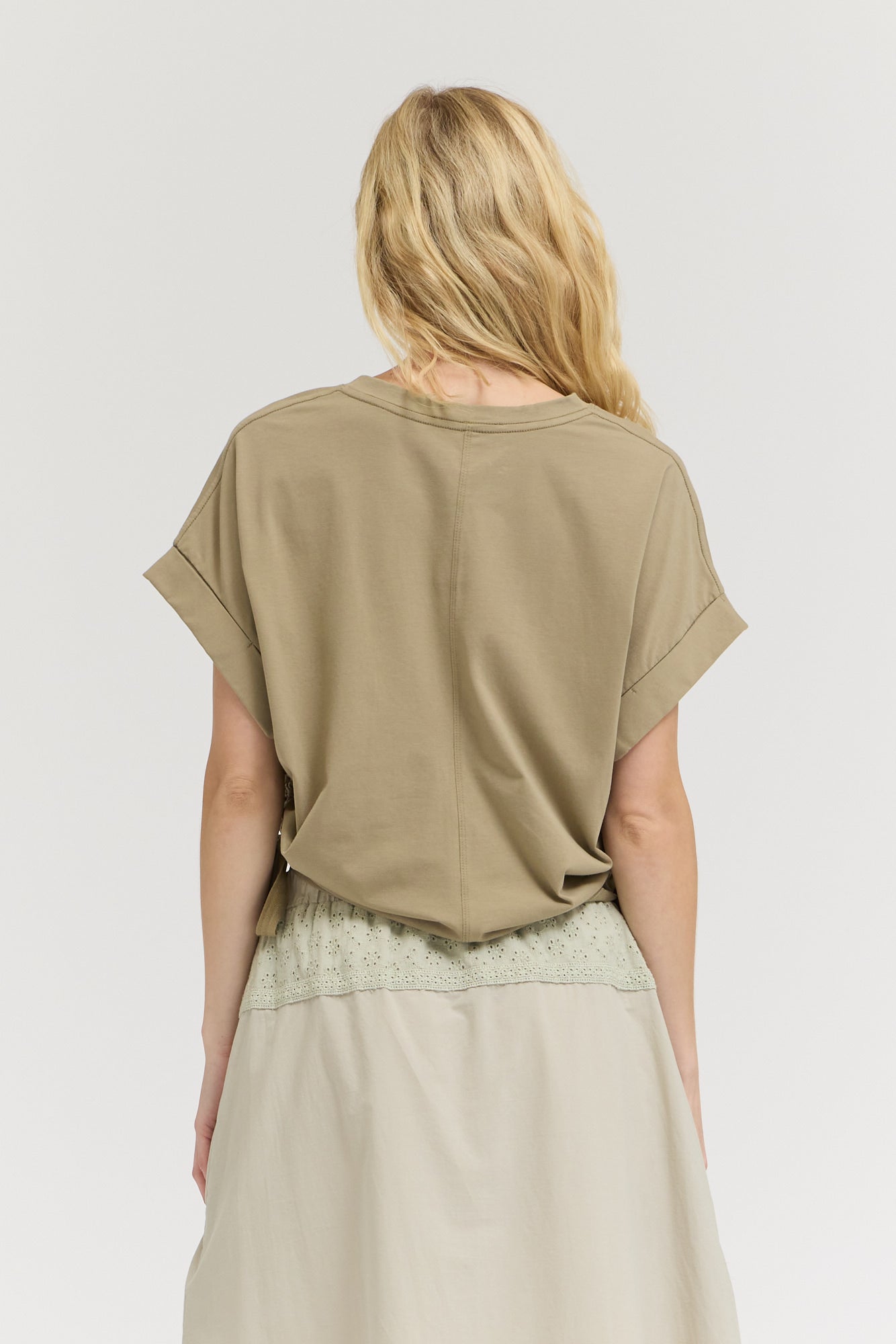 Side Scrunch Tee in Dry Sage