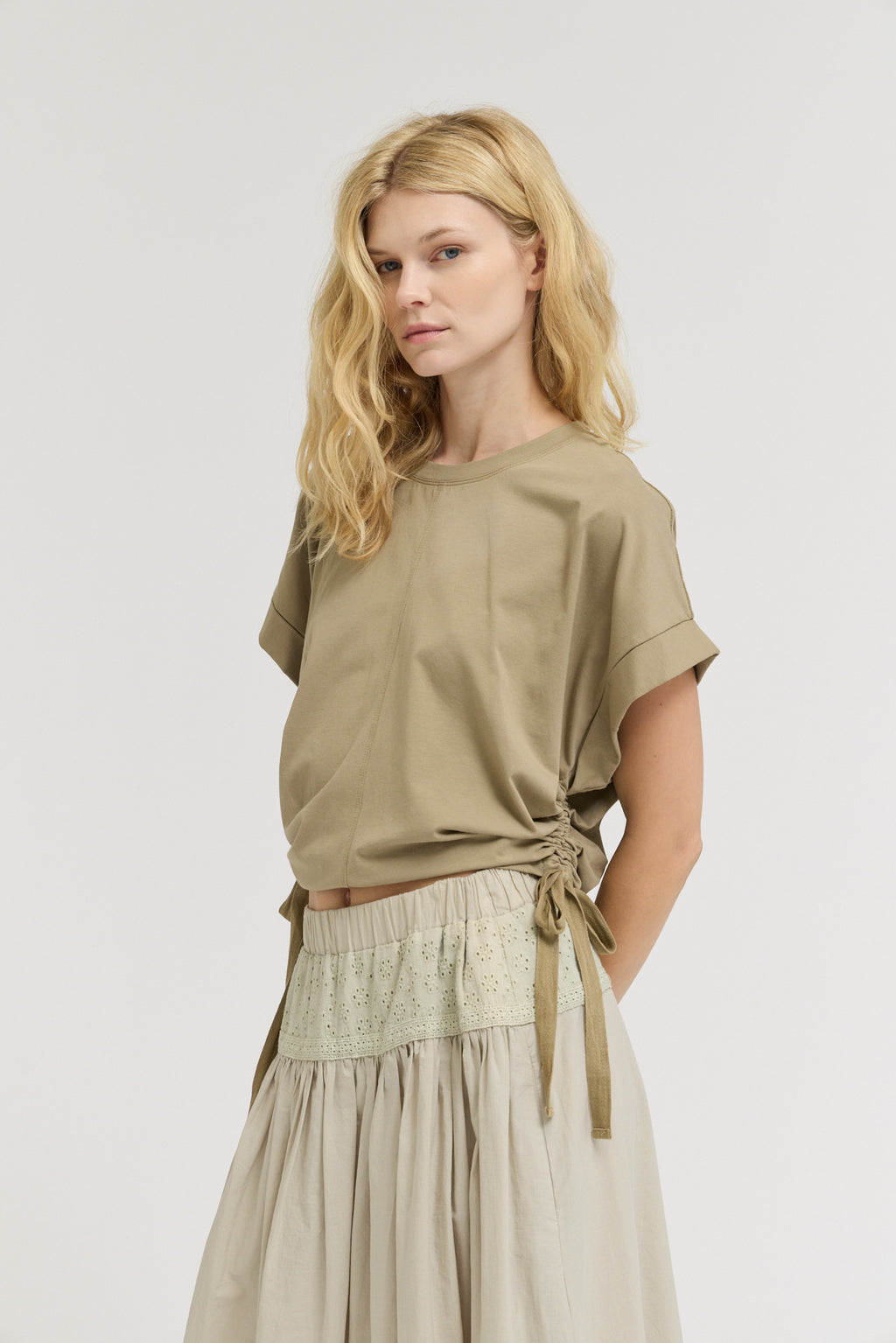 Side Scrunch Tee in Dry Sage