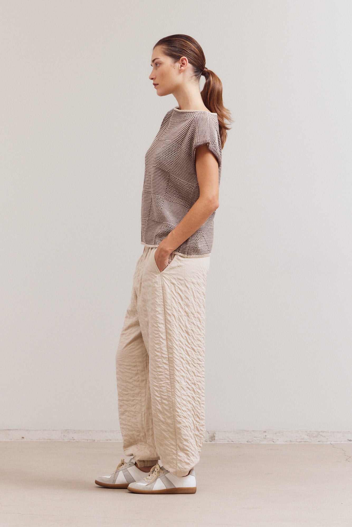 Mixed Yarn Sleeveless Sweater Top