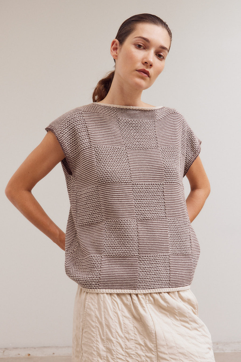 Mixed Yarn Sleeveless Sweater Top