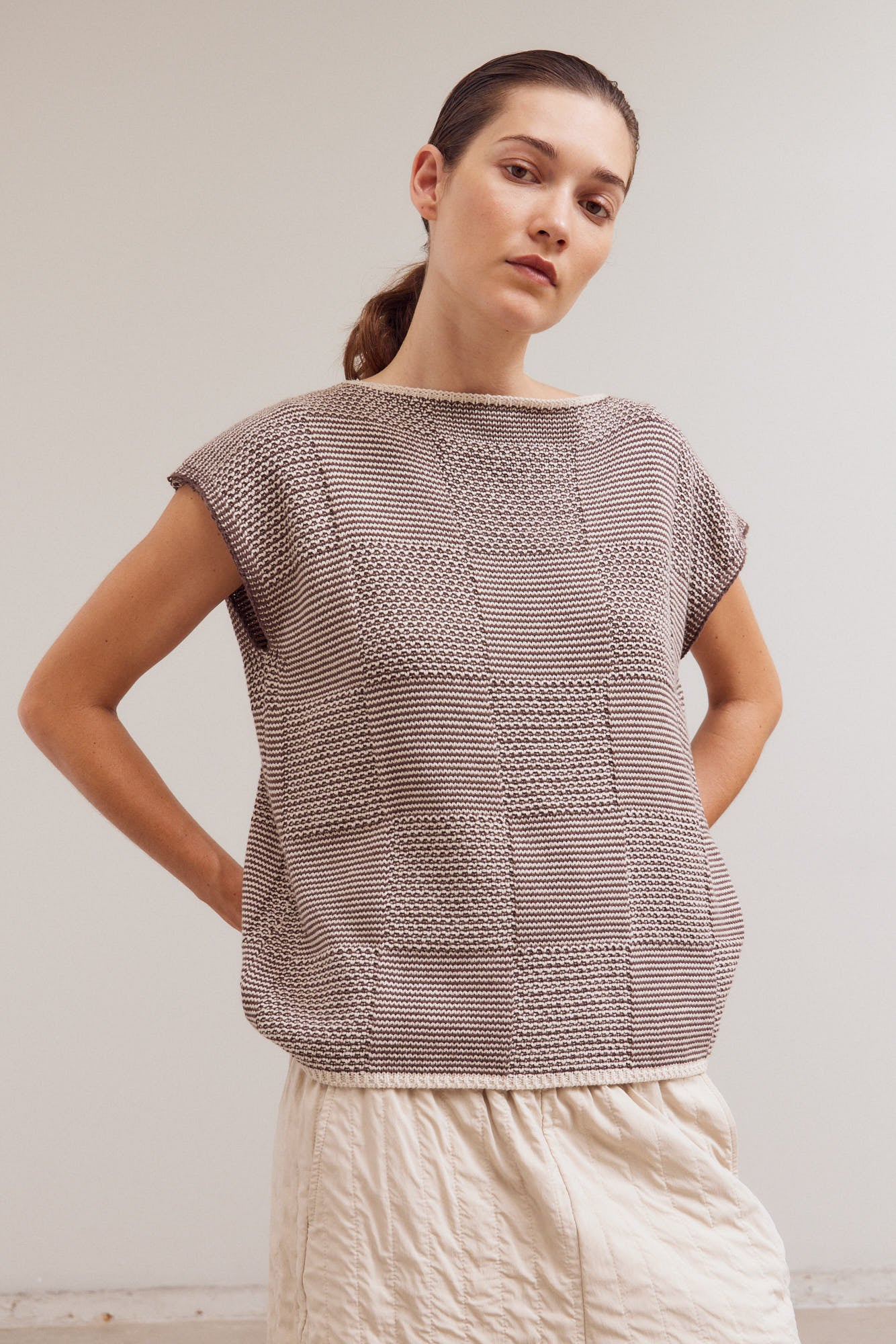 Mixed Yarn Sleeveless Sweater Top