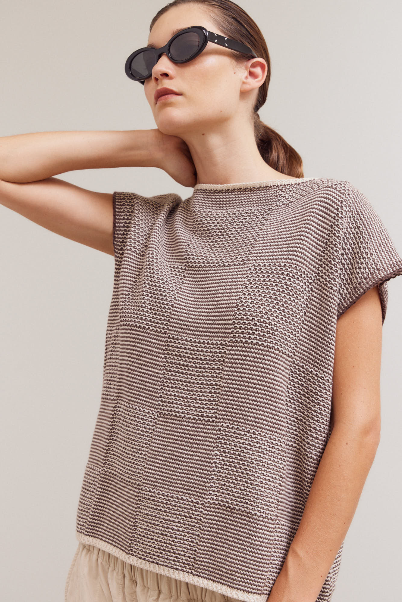 Mixed Yarn Sleeveless Sweater Top