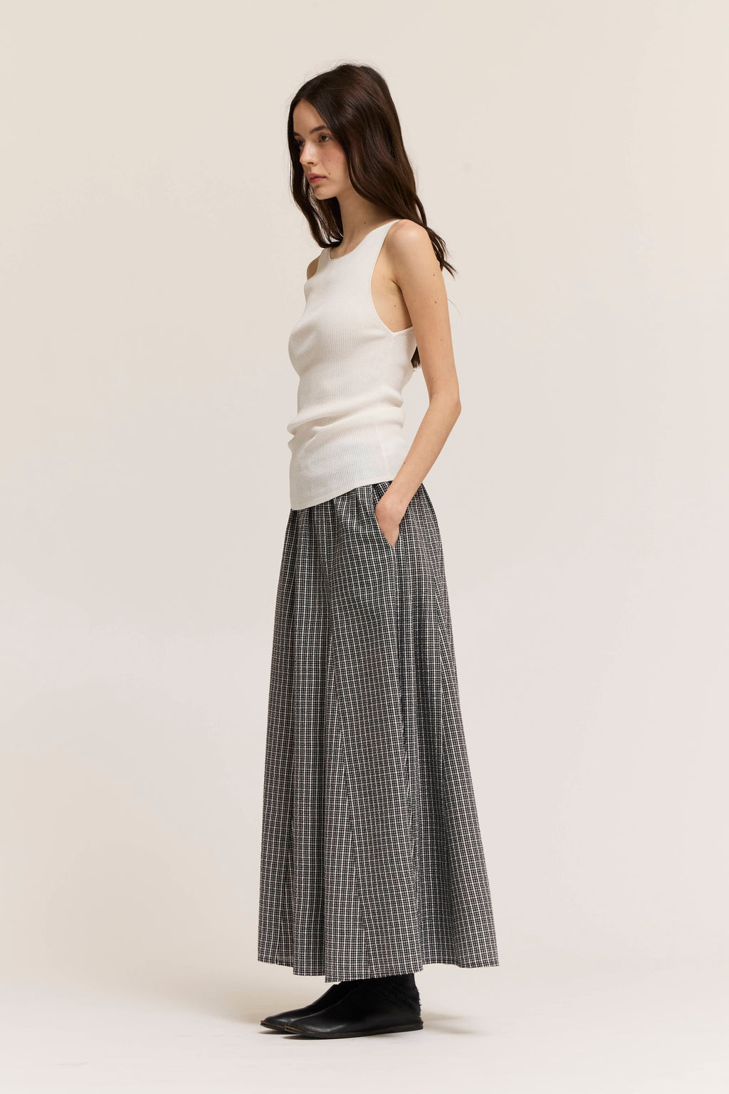 Boat Neck Sleeveless Sweater Top in Off White