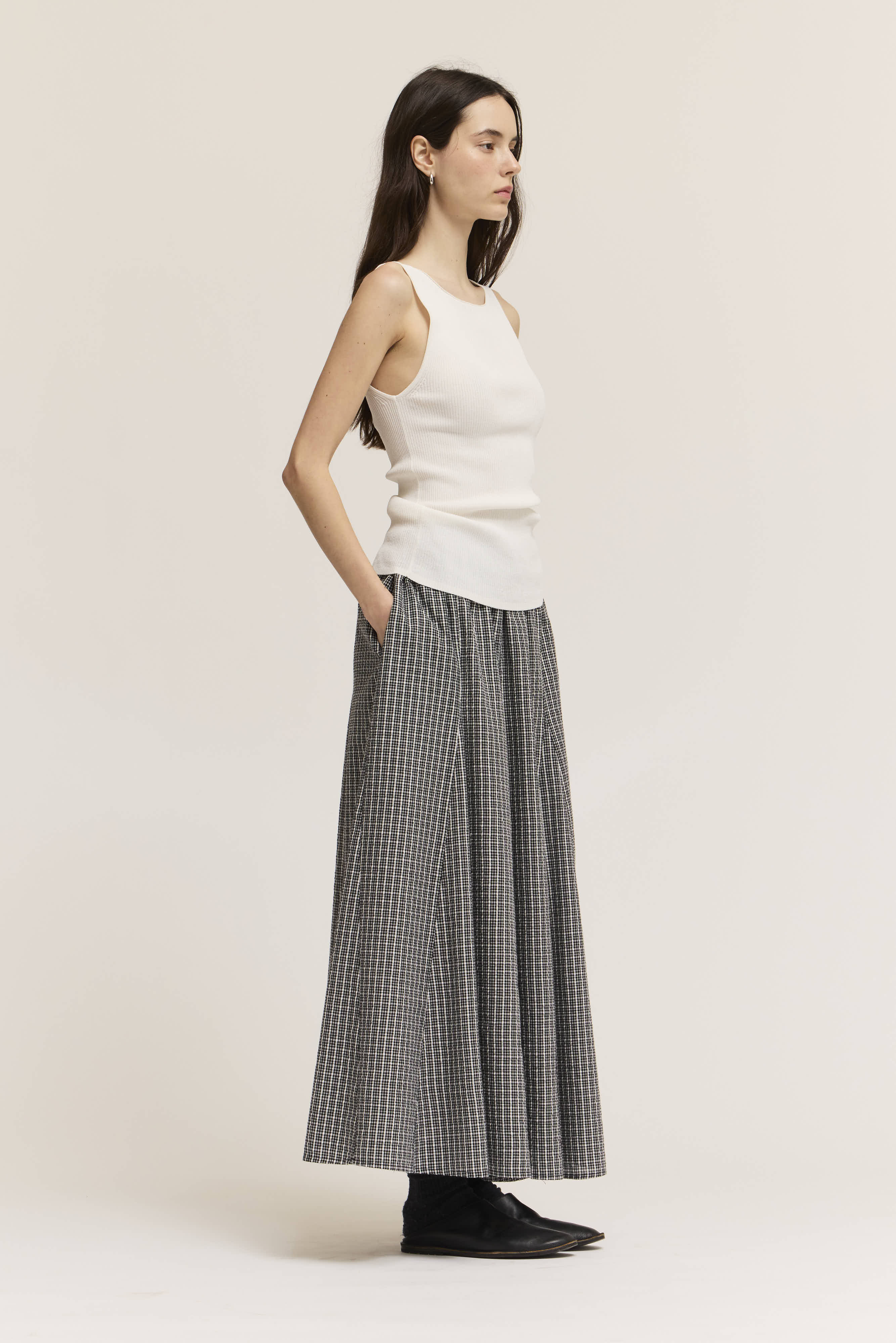 Boat Neck Sleeveless Sweater Top in Off White