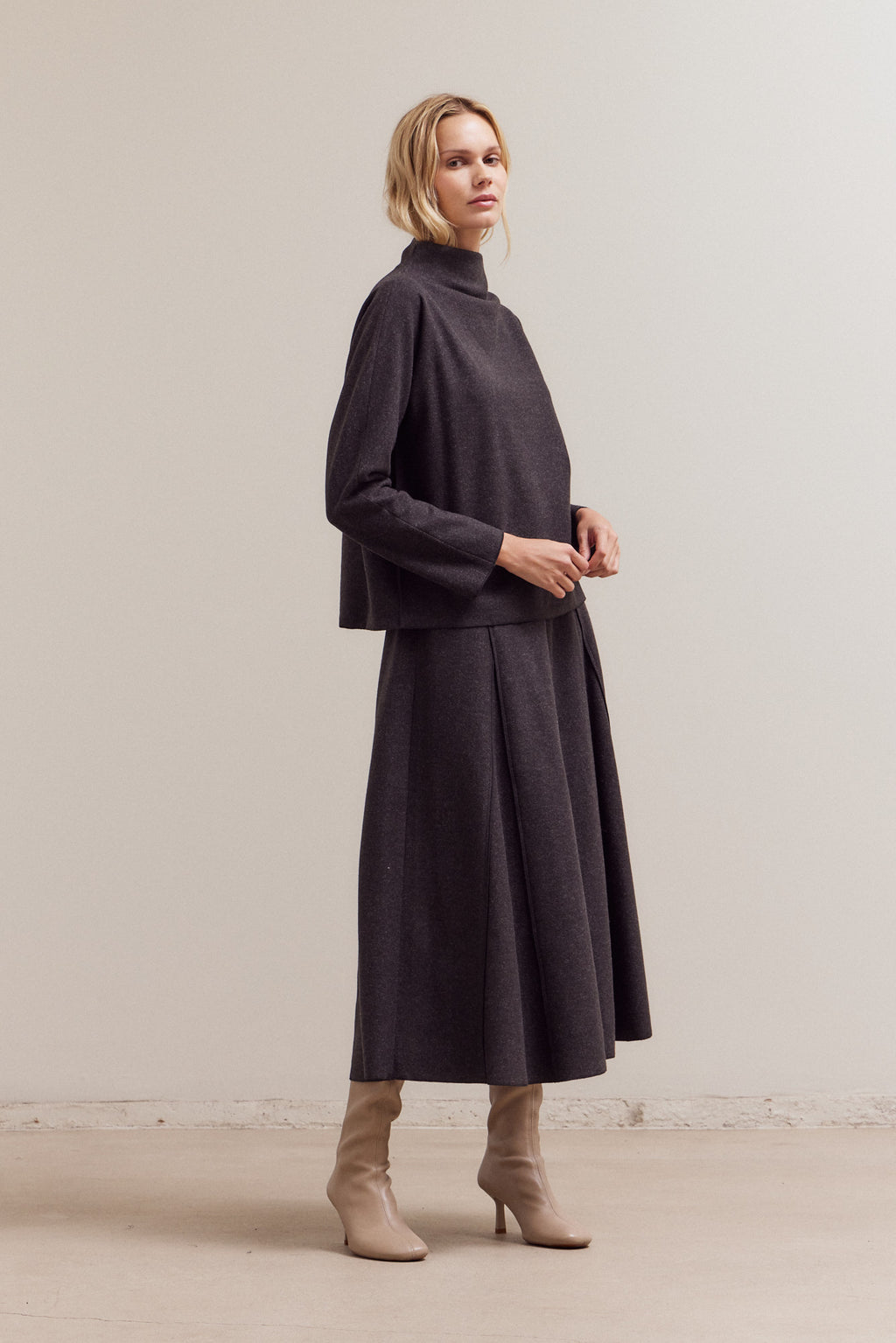 Mid Waist Knitted Pleats Skirt