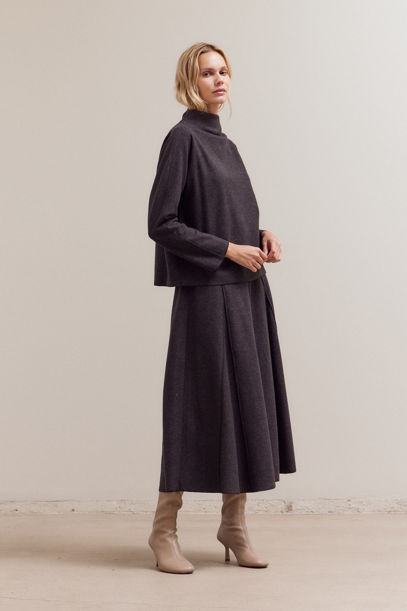 Mid Waist Knitted Pleats Skirt