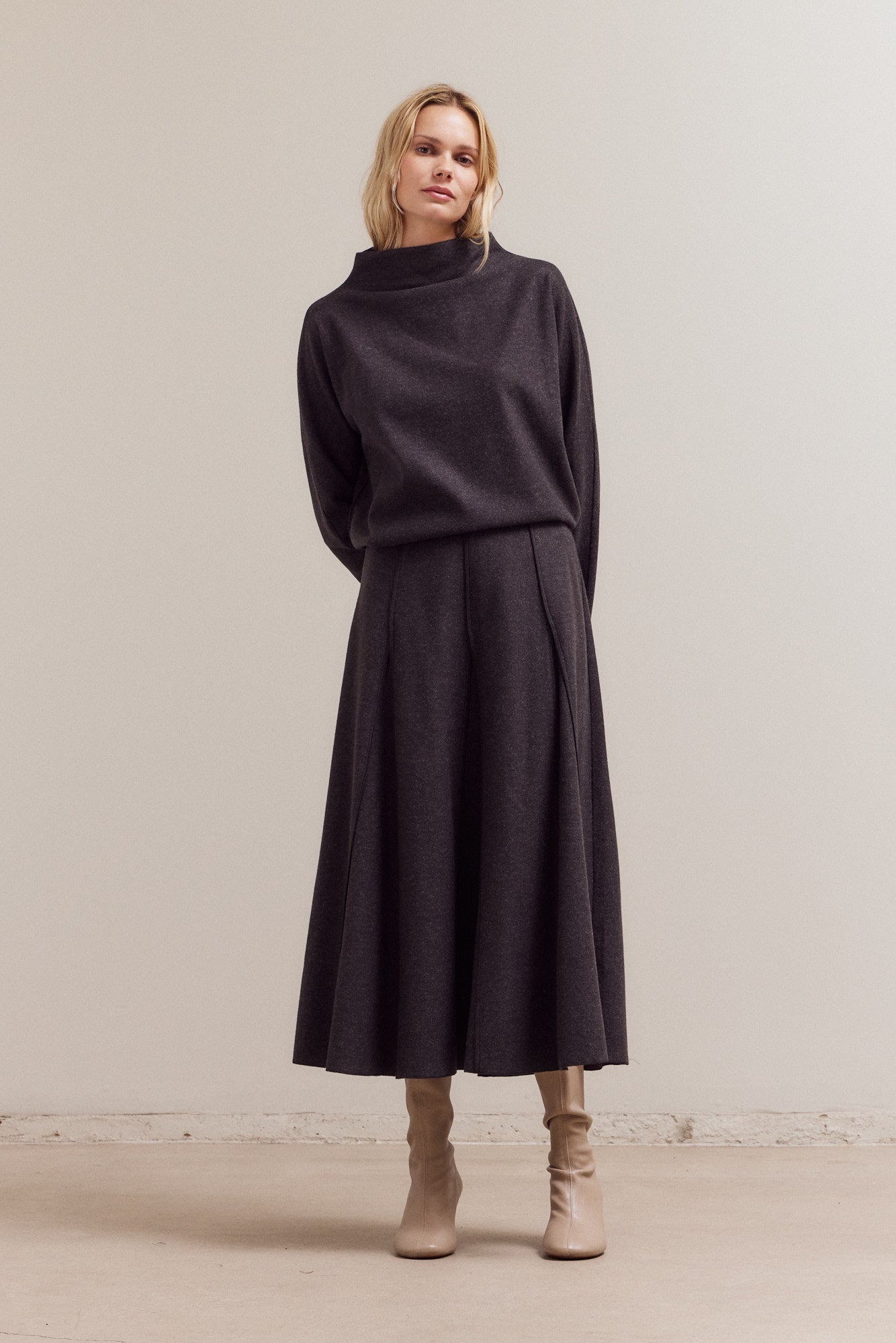 Mid Waist Knitted Pleats Skirt