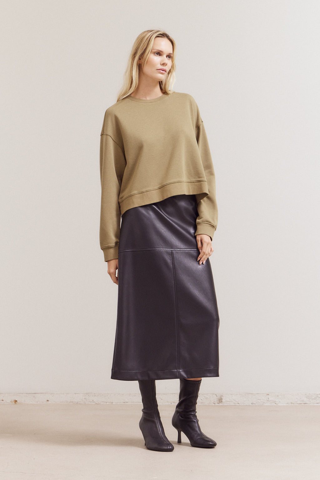 Washed Basic Crewneck Top