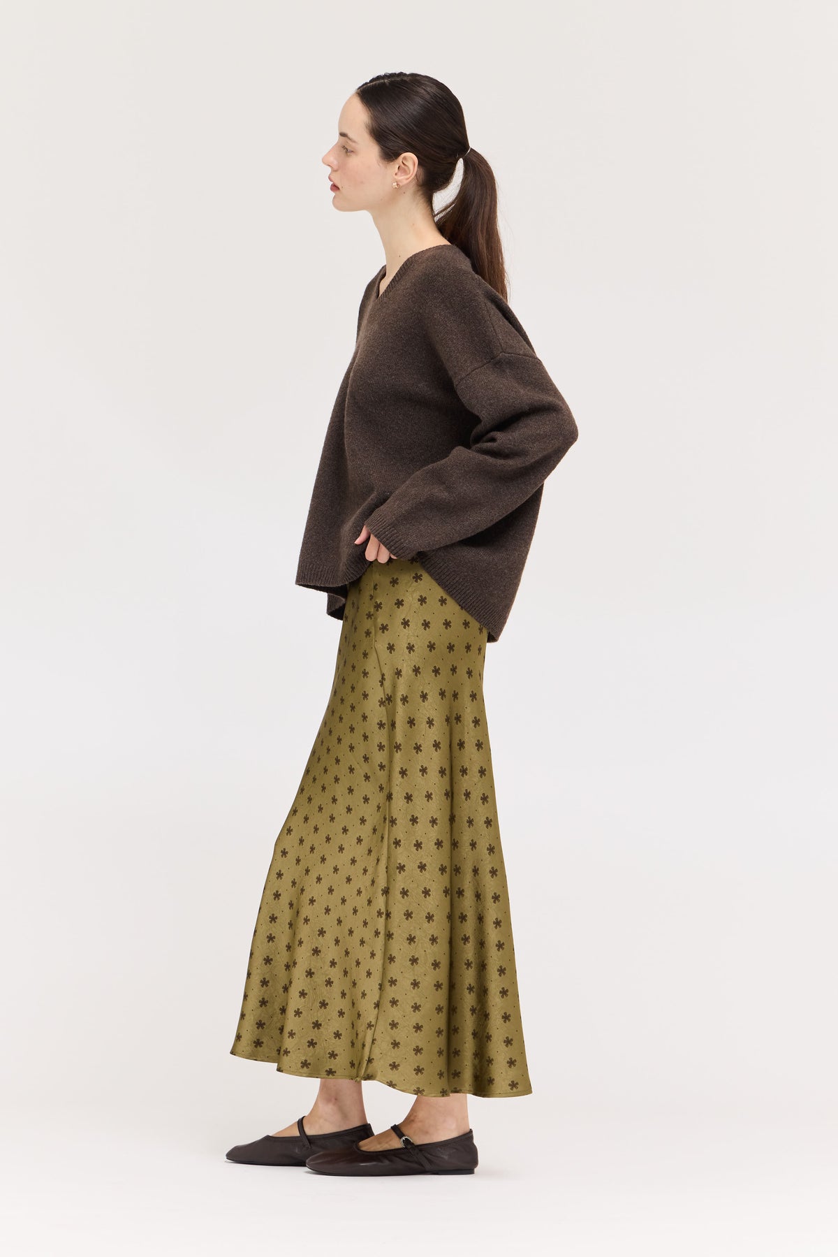 Daily V-Neck Sweater Top in Chestnut