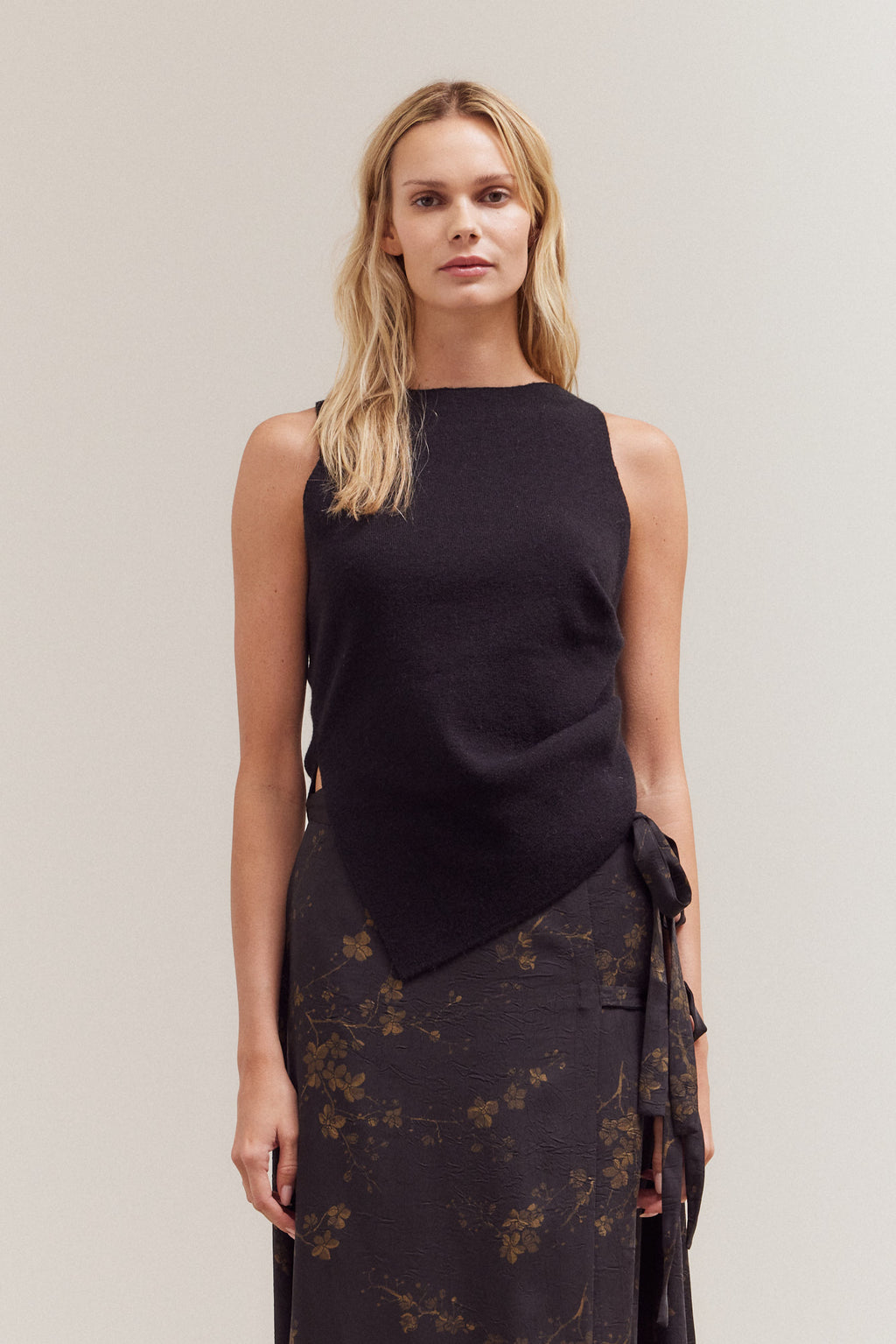 Unbalanced Side Shirring Sleeveless Knit Top