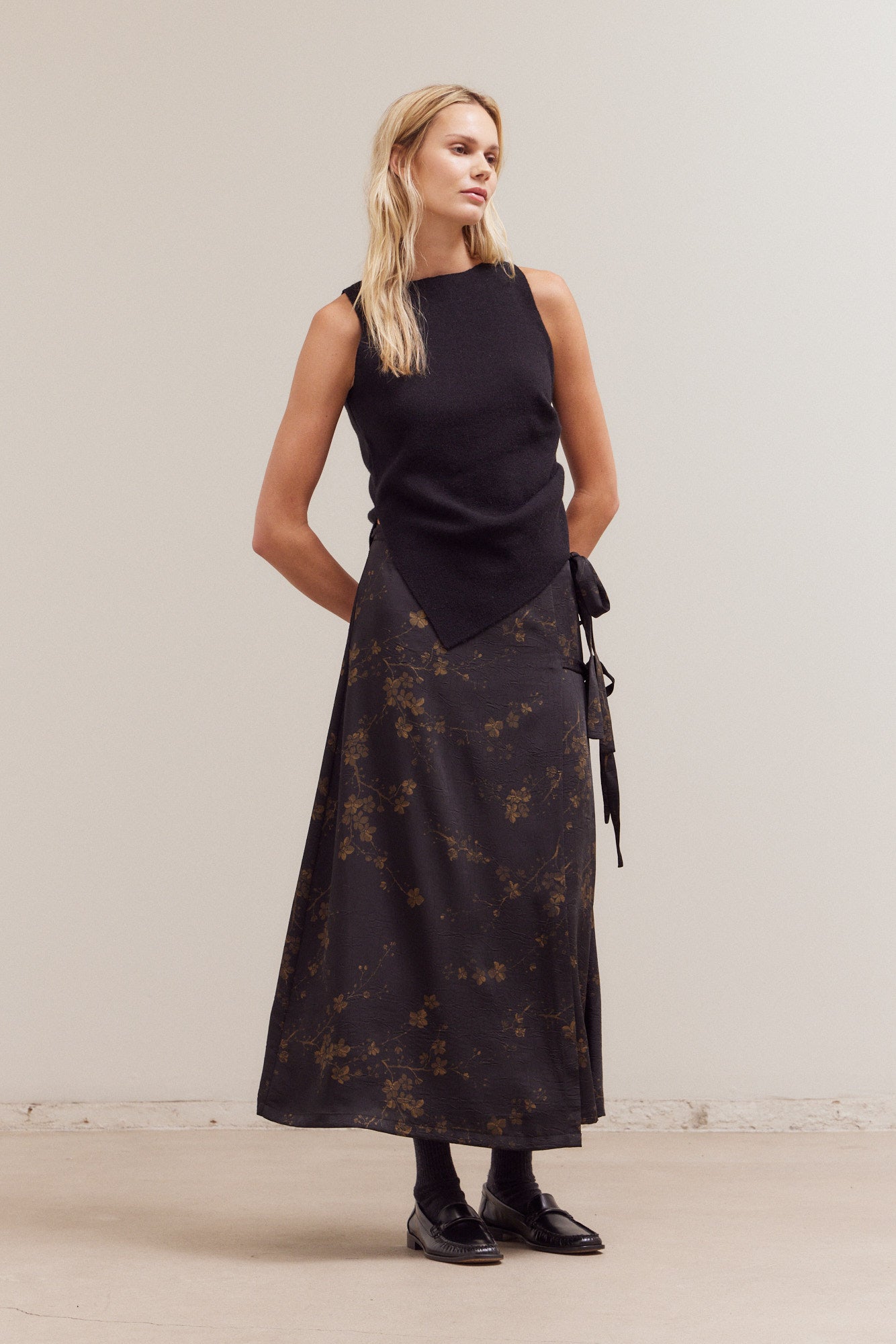 Unbalanced Side Shirring Sleeveless Knit Top