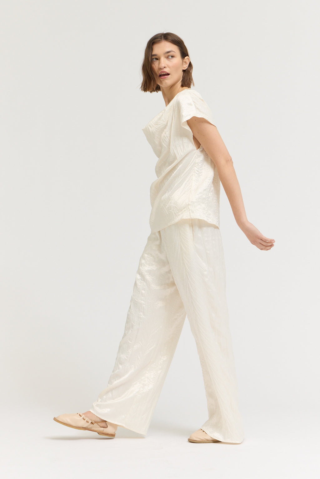 Cowl Neck Cap Sleeve Wrinkle Satin Top in Cream