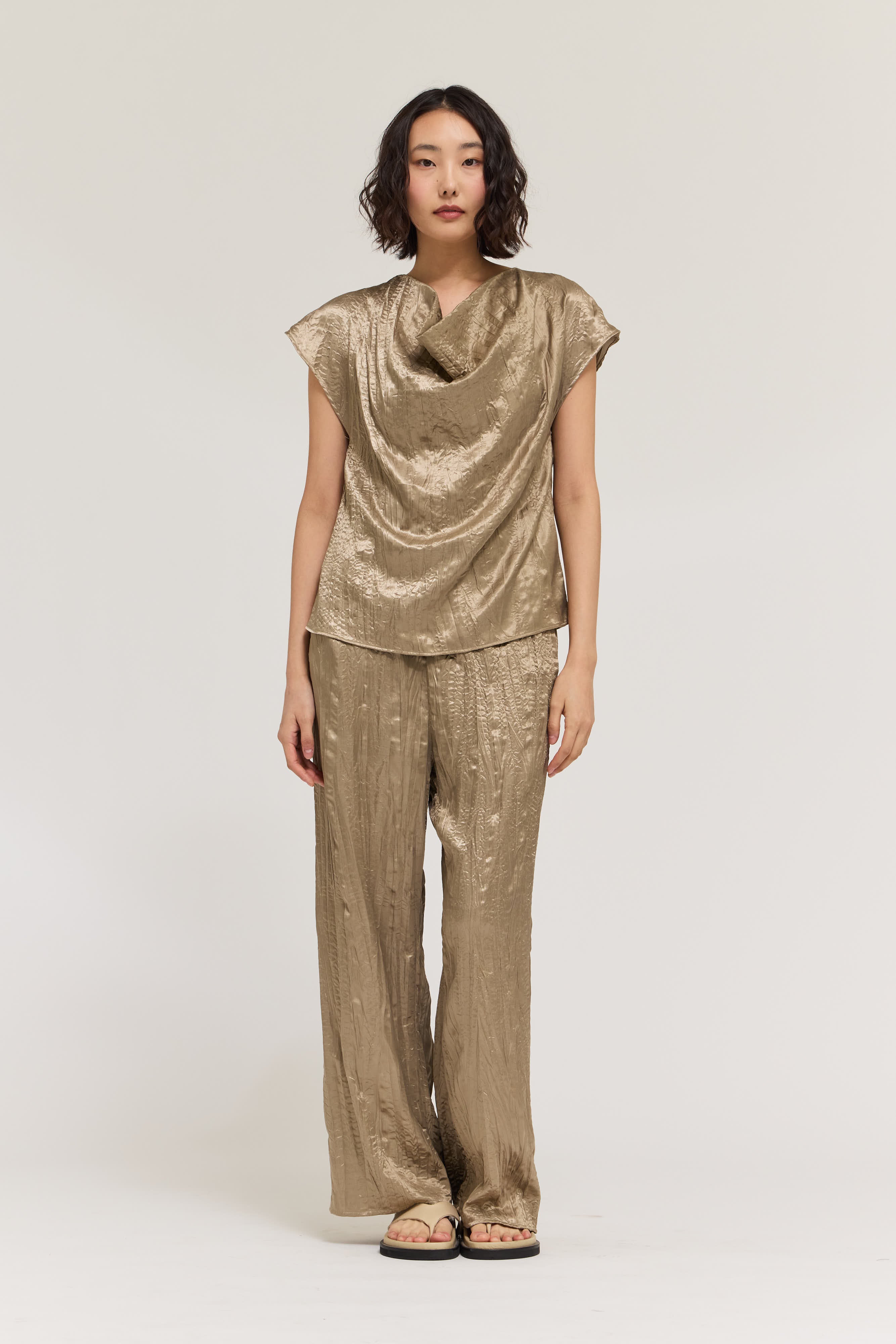 Cowl Neck Cap Sleeve Wrinkle Satin Top in Fawn