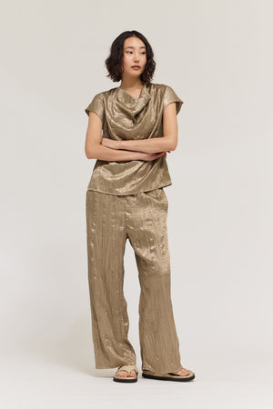 Cowl Neck Cap Sleeve Wrinkle Satin Top in Fawn