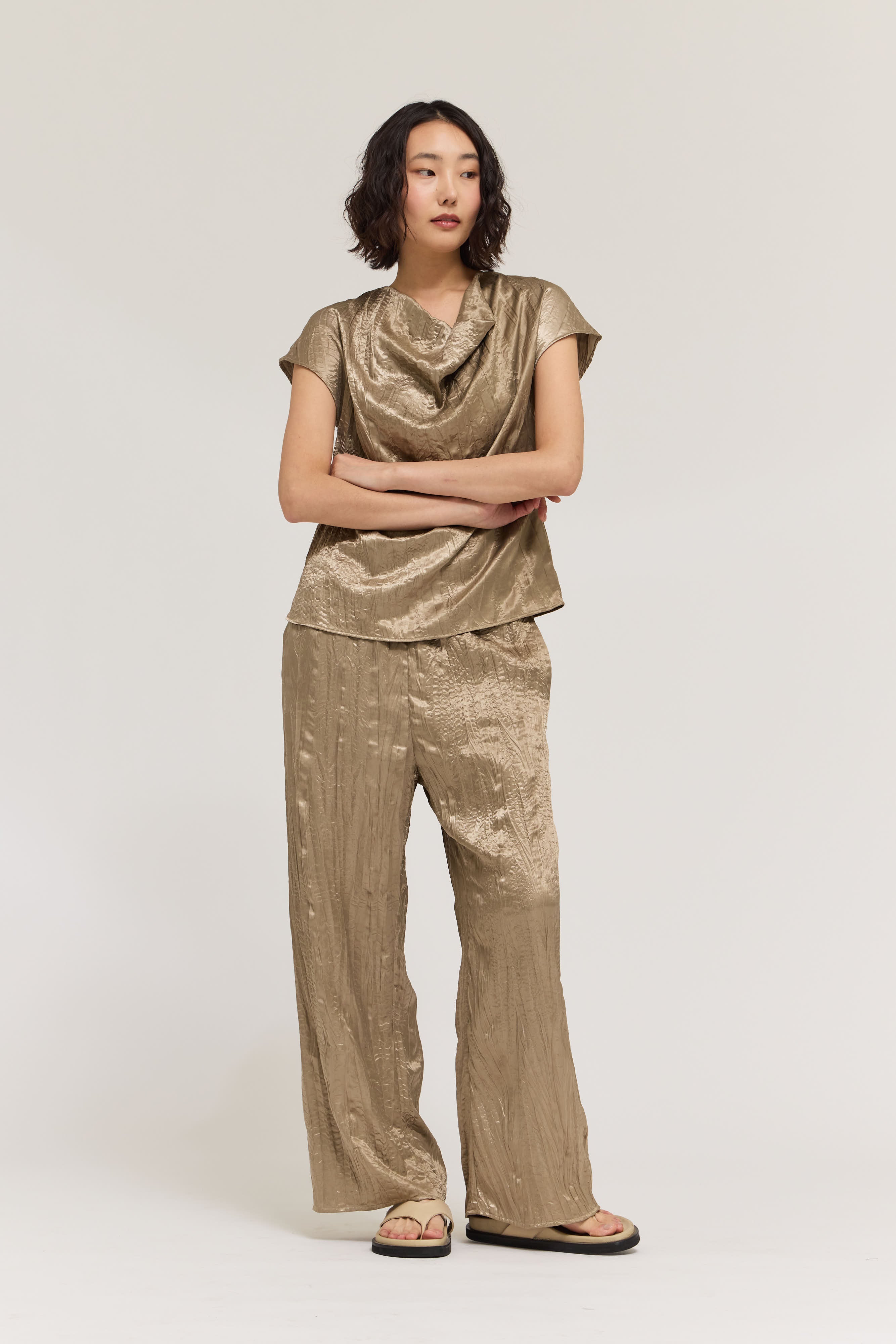 Cowl Neck Cap Sleeve Wrinkle Satin Top in Fawn