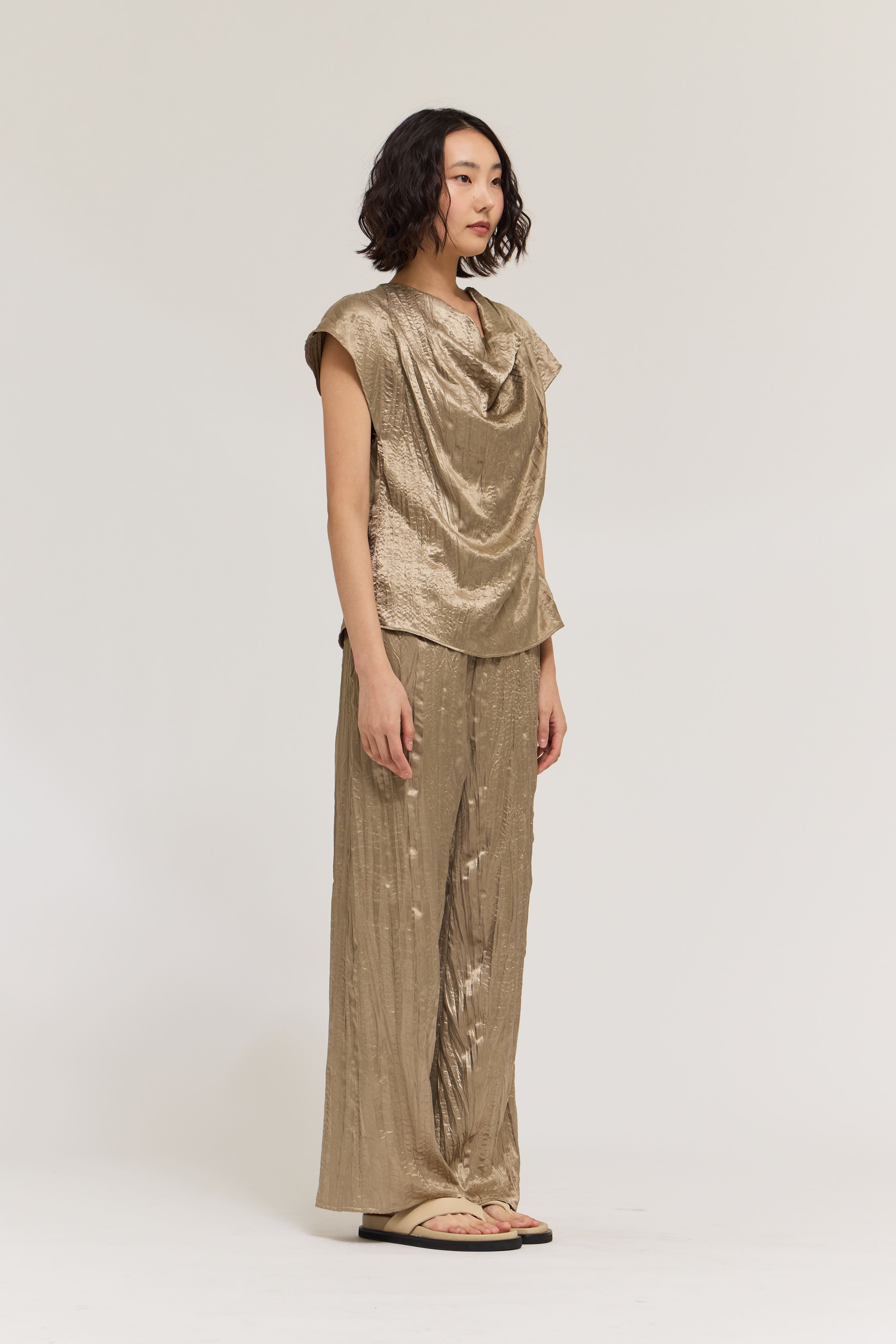 Cowl Neck Cap Sleeve Wrinkle Satin Top in Fawn