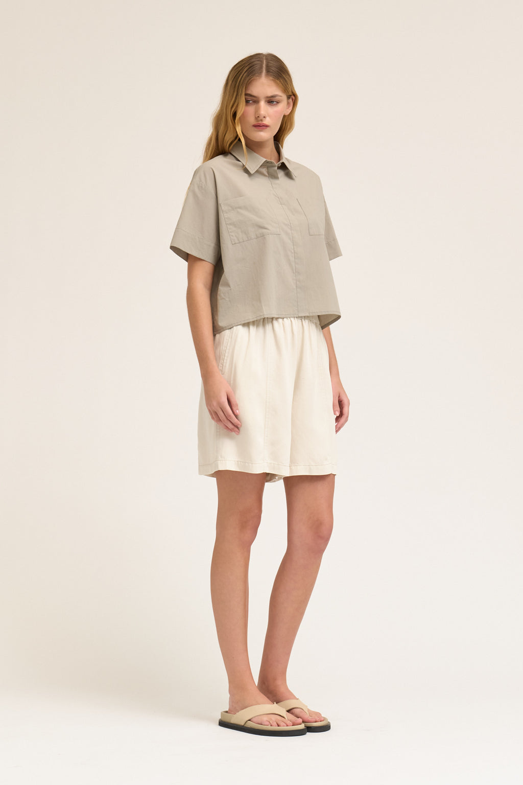 Cropped Button Up Short Sleeve Shirt in Concrete