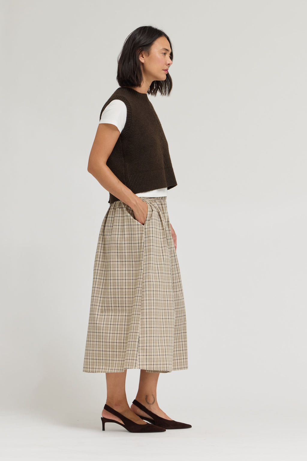 Center Cable Knit Vest in Carob