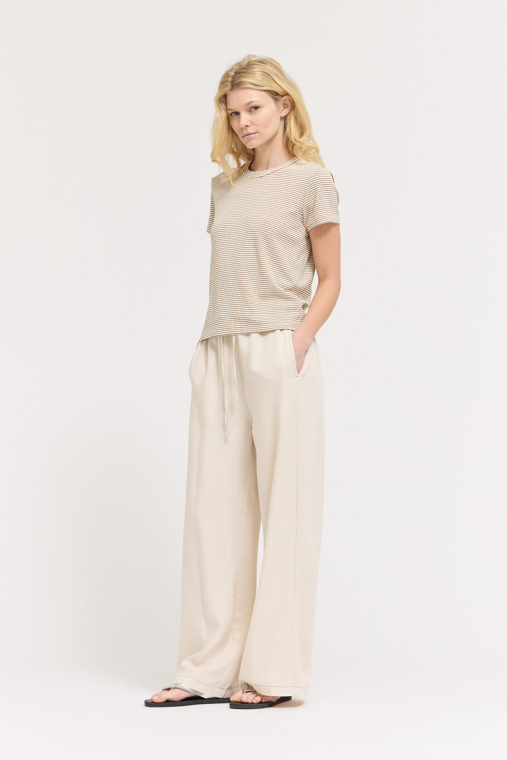 Standard Fit Stripe Cotton T Shirt in Tobacco