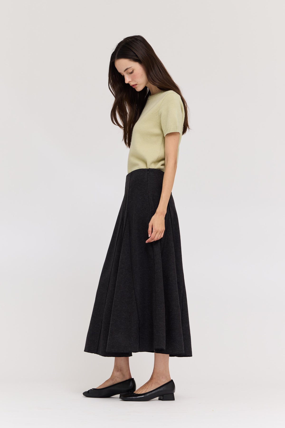 Mid Waist Knitted Pleats Skirt in Charcoal