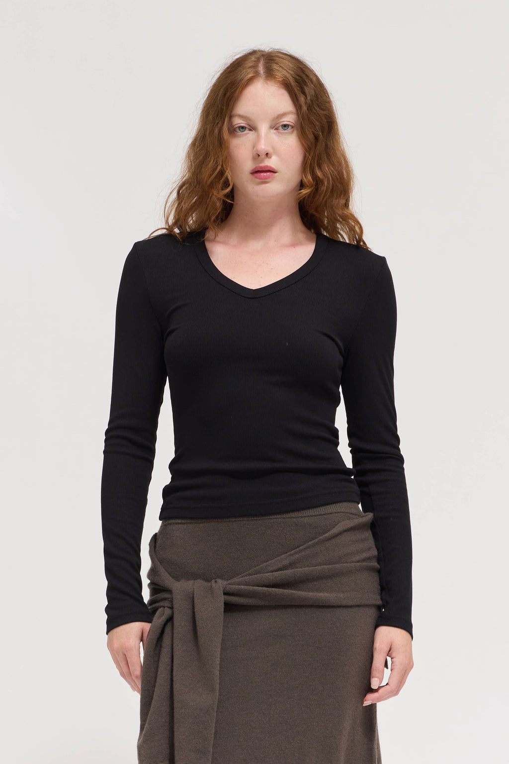 Rounded V-Neck Long Sleeve Tee in Black