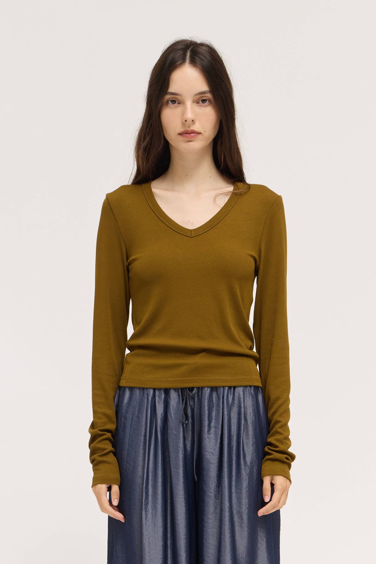 Rounded V-Neck Long Sleeve Tee in Moss Brown
