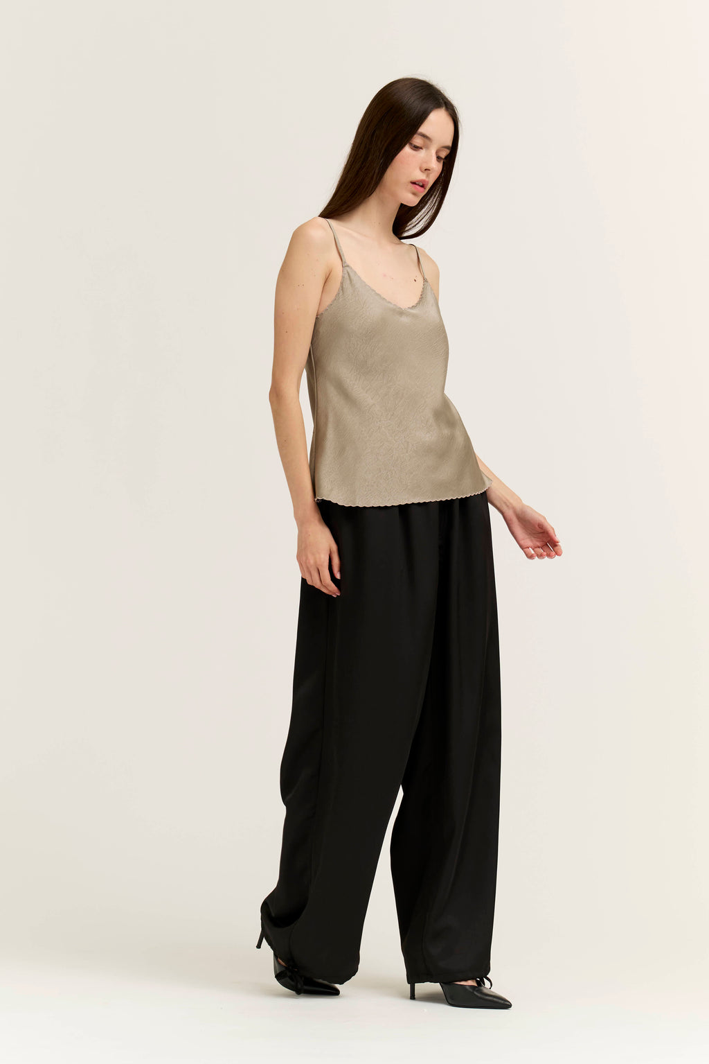 Scallop Edge Bias Tank in Granite