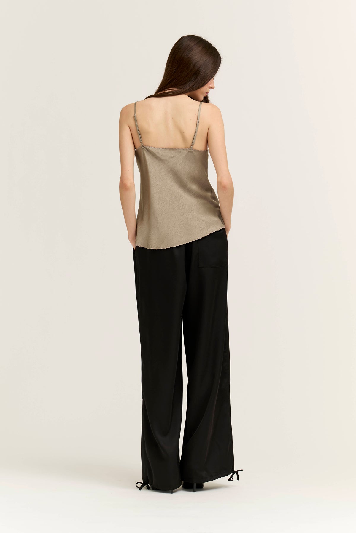 Scallop Edge Bias Tank in Granite