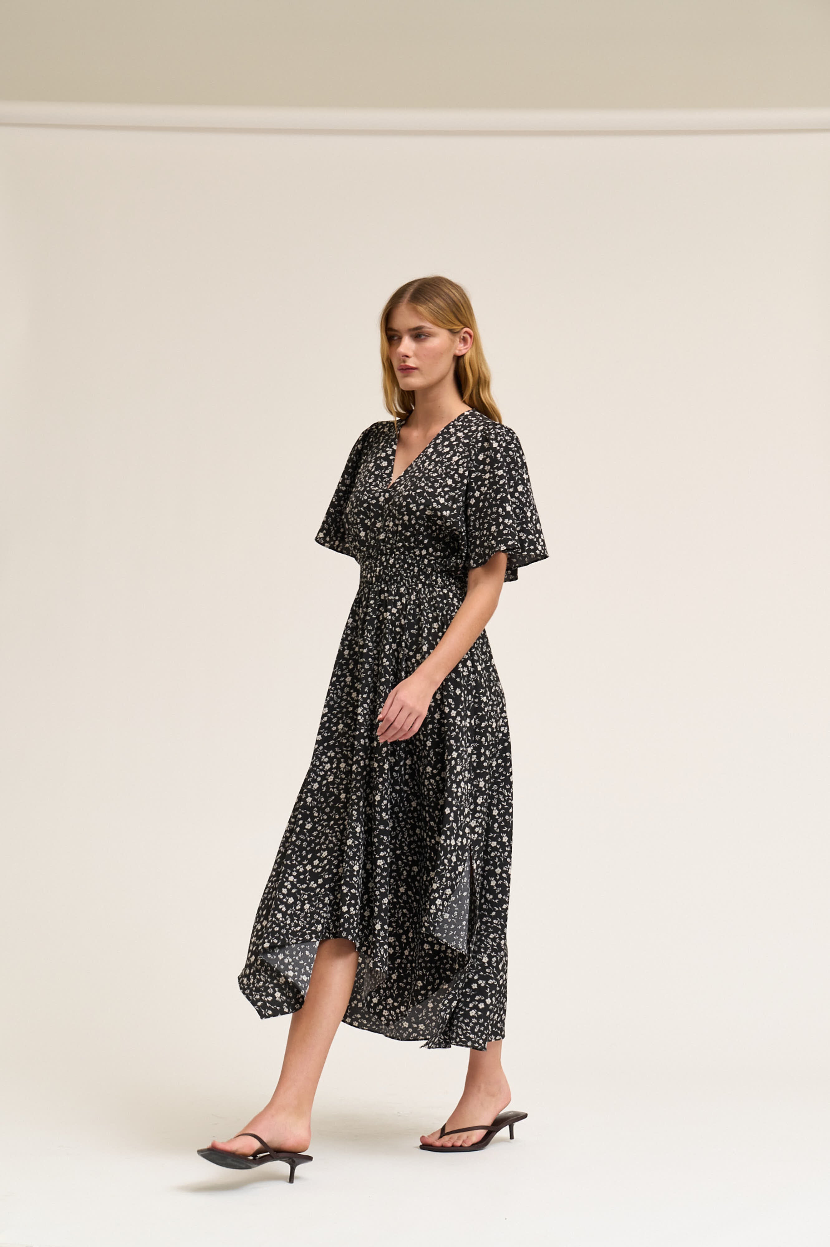 Unbalanced Skirt Floral Print Maxi Dress in Black/Off White