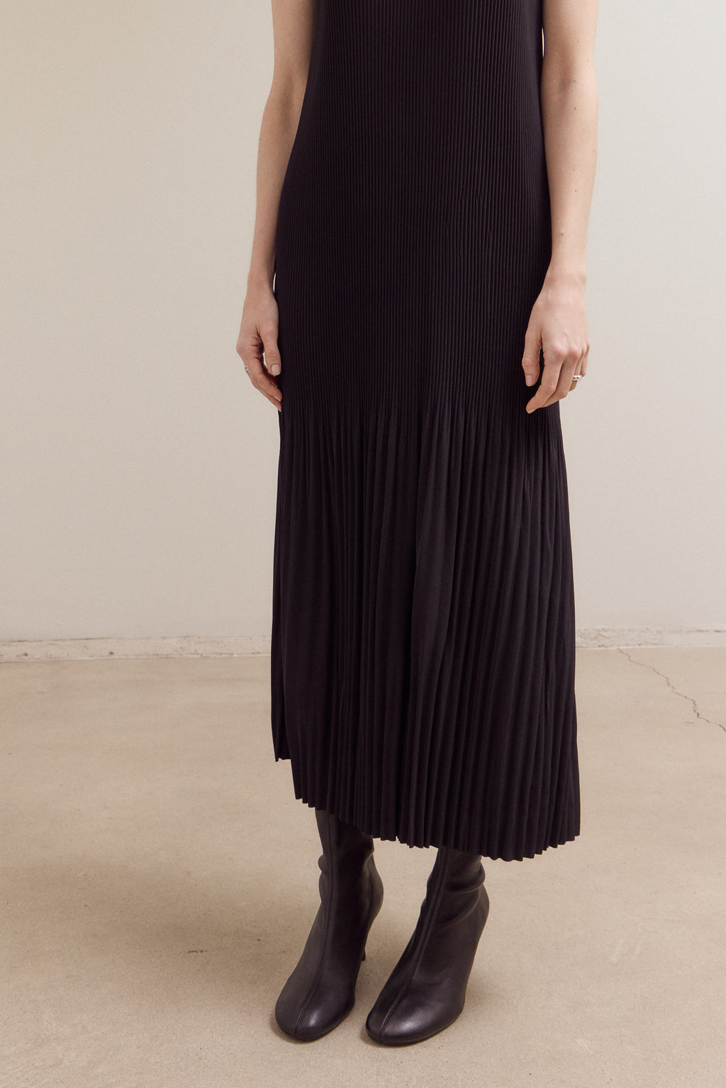 Wrinkled Pleat Sleeveless Maxi Dress