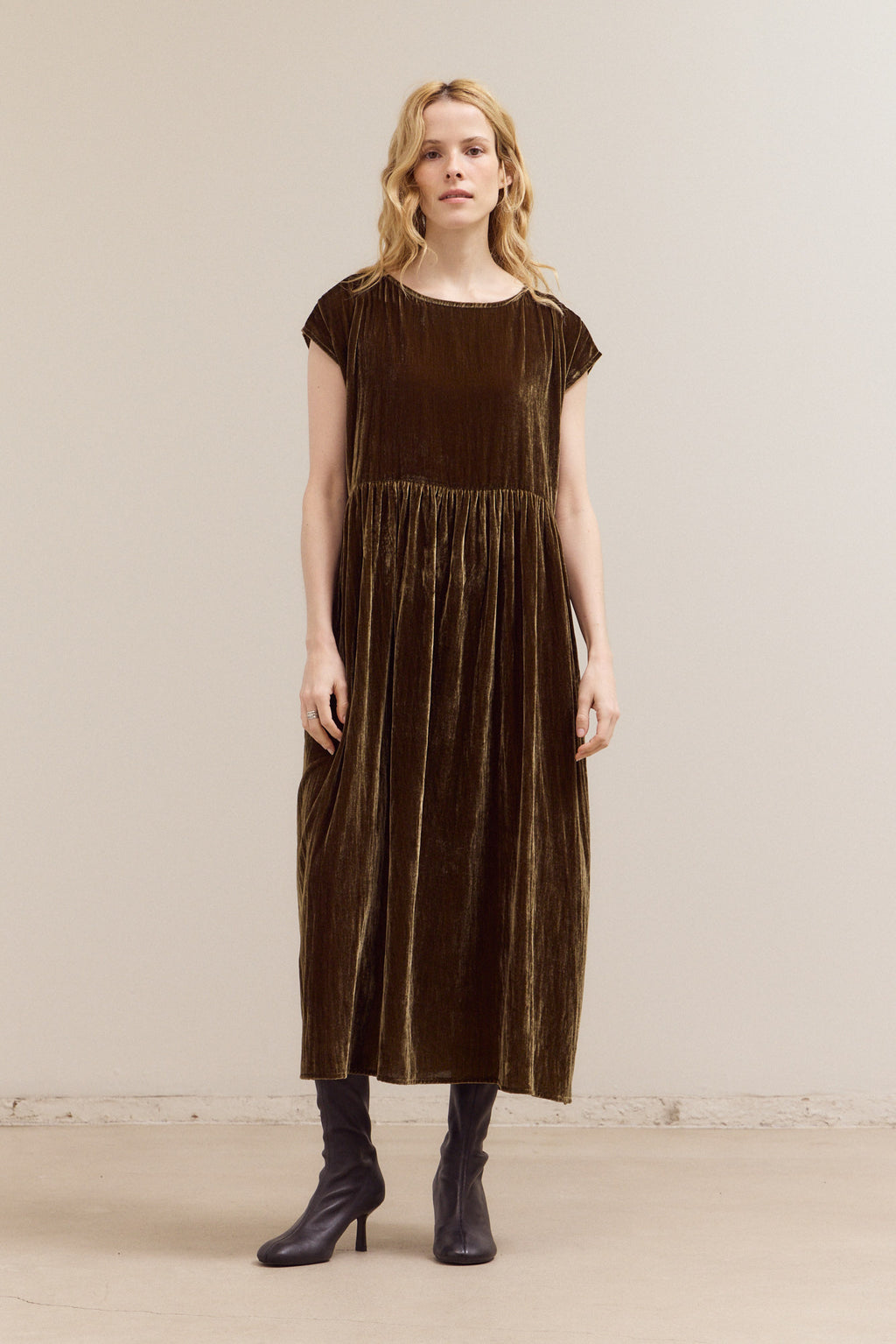 Overfit Velvet Midi Dress