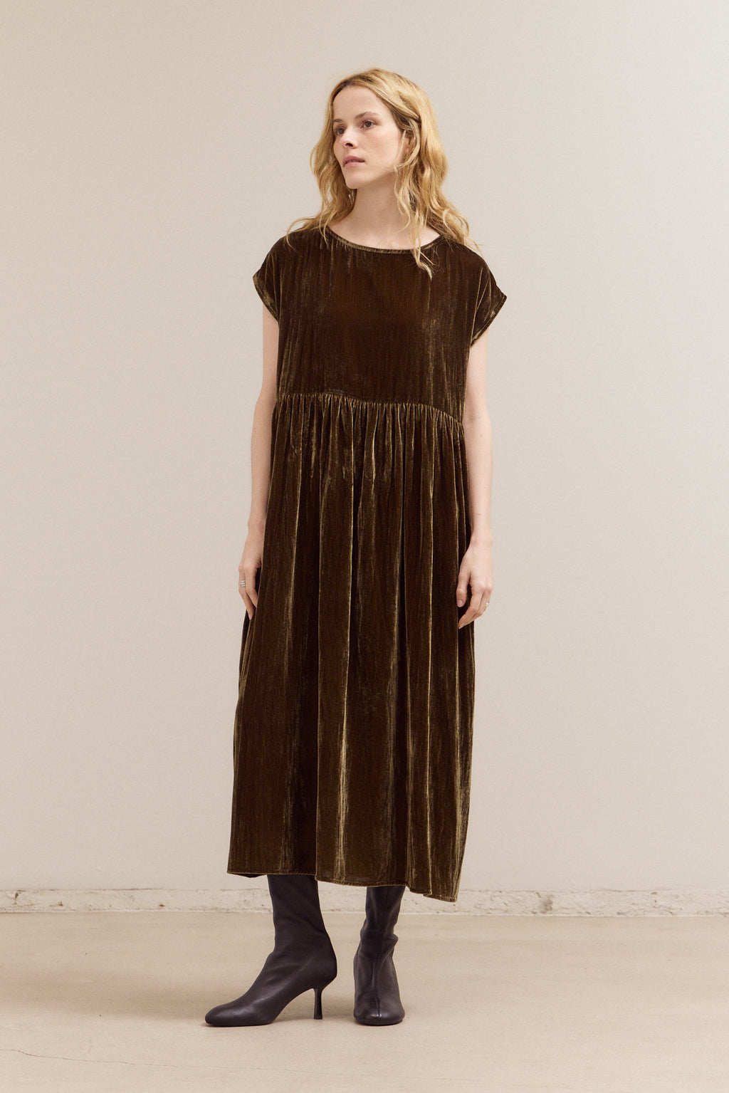 Overfit Velvet Midi Dress