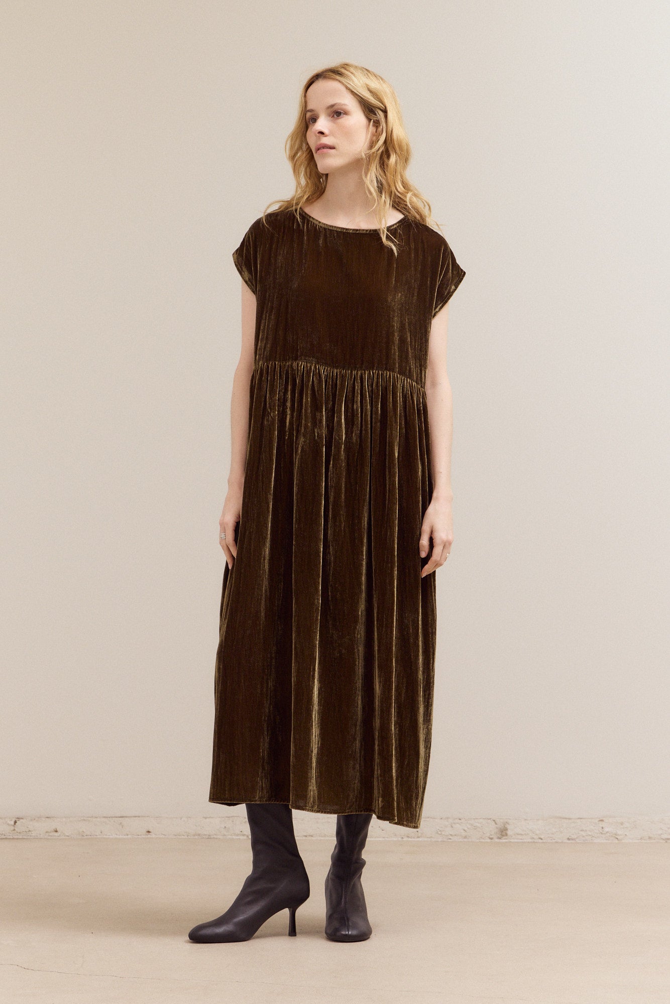 Overfit Velvet Midi Dress