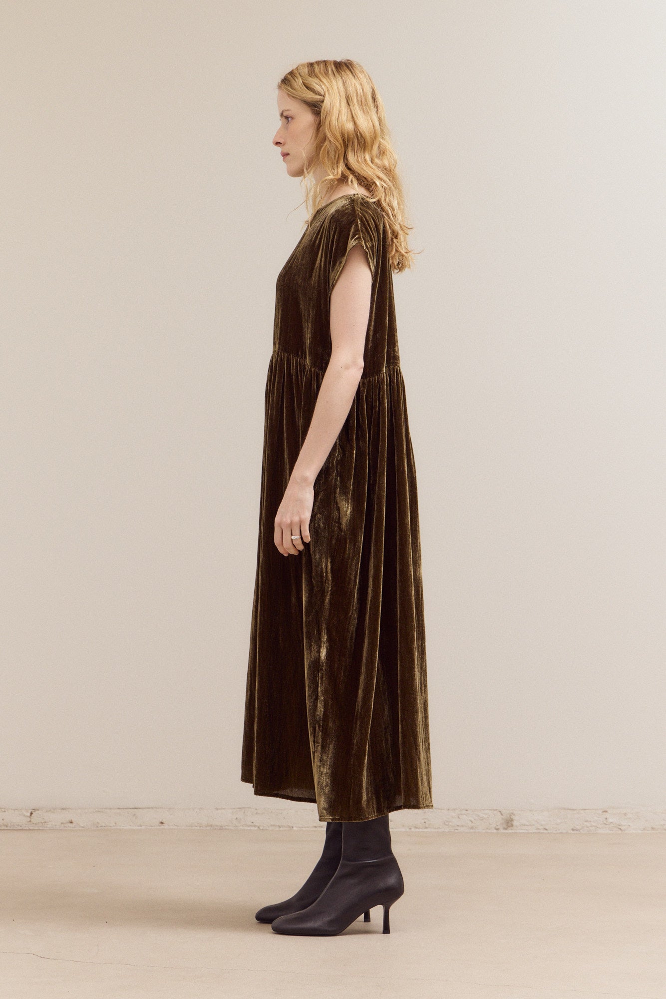 Overfit Velvet Midi Dress