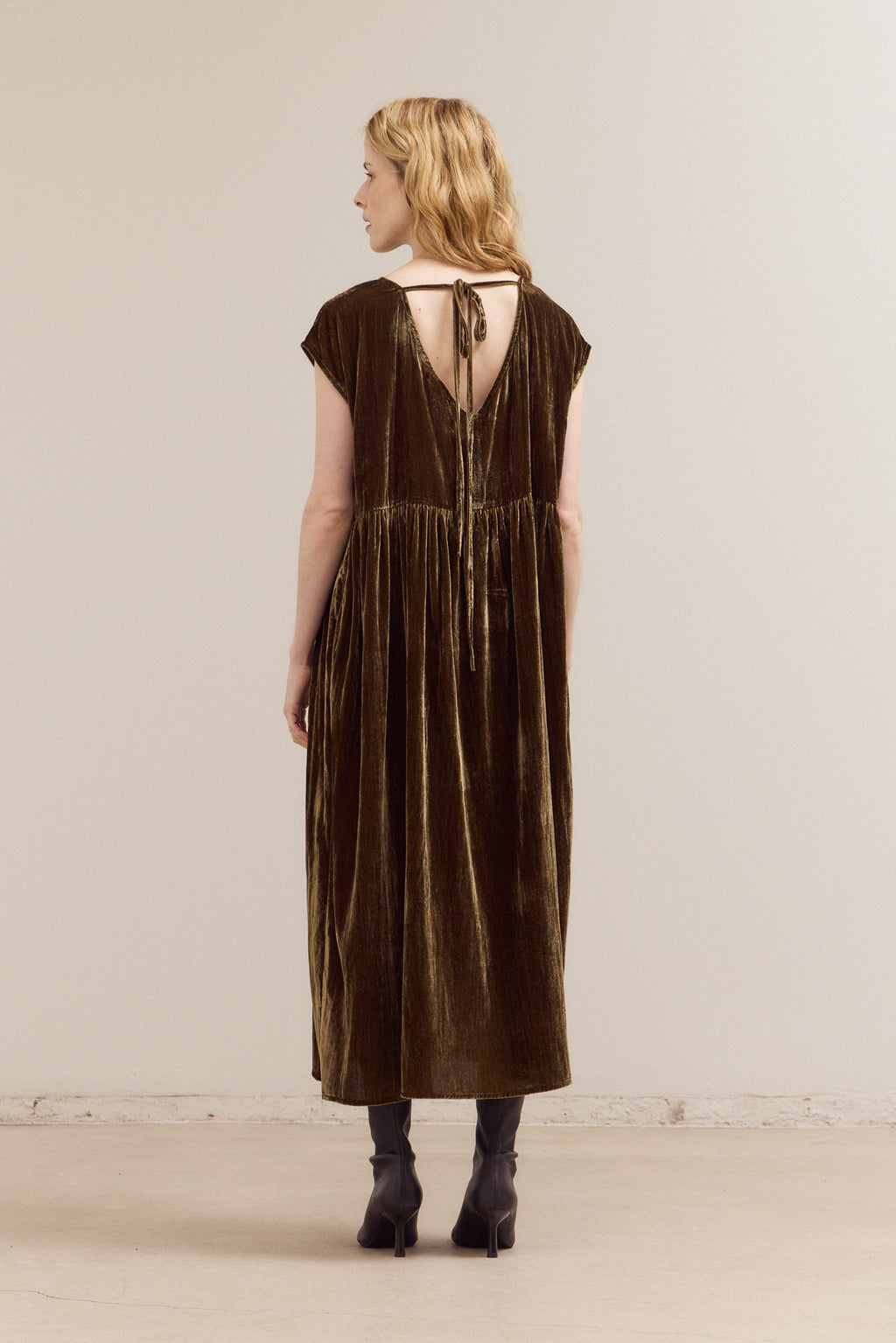 Overfit Velvet Midi Dress