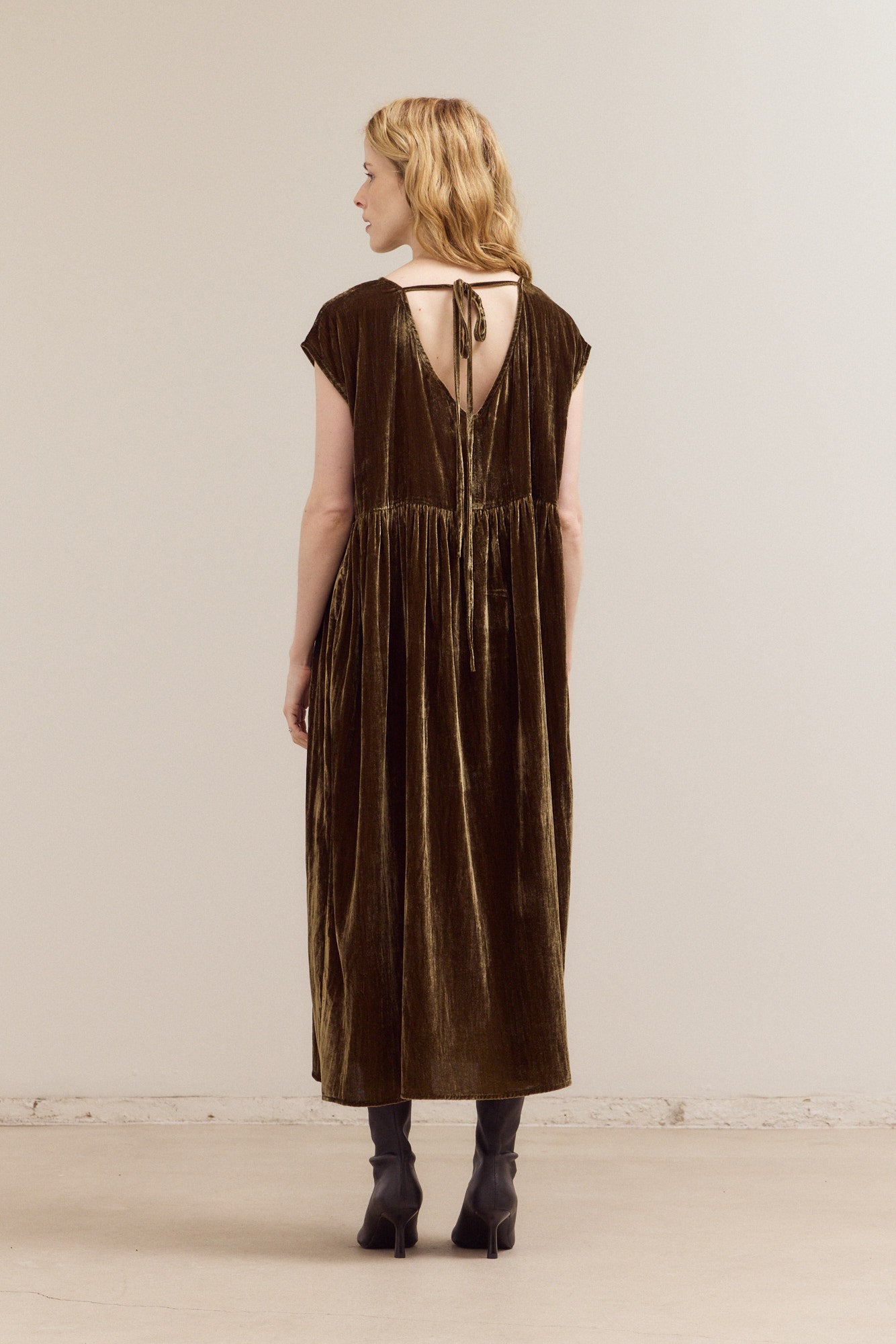 Overfit Velvet Midi Dress