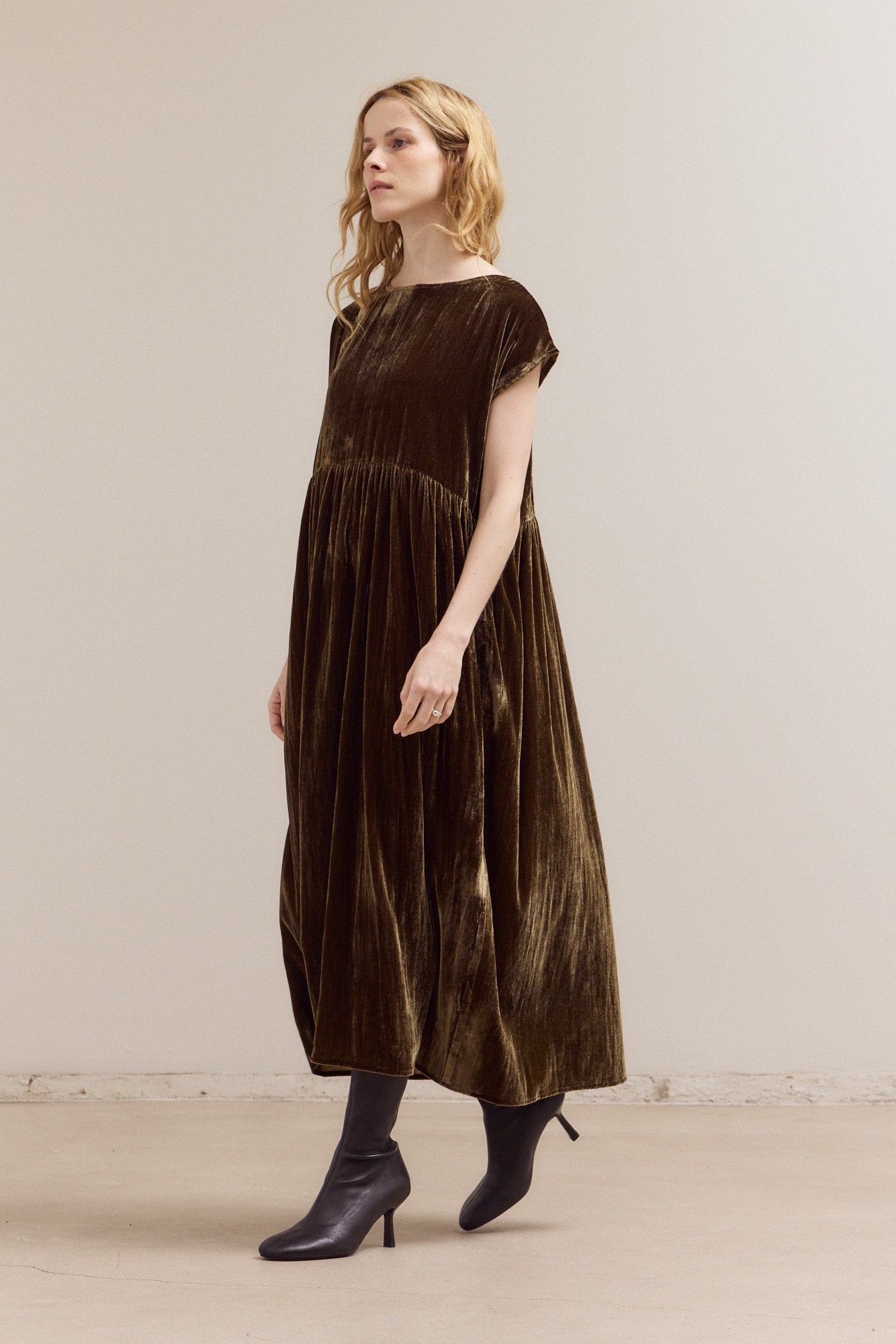 Overfit Velvet Midi Dress