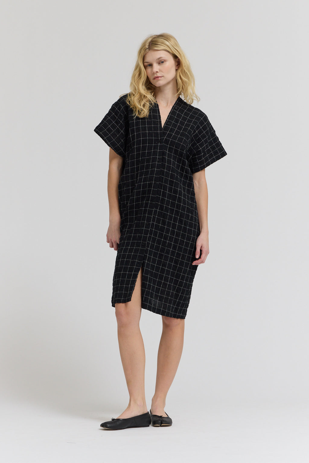 V-Neck Sleeveless Gauze Top in Black