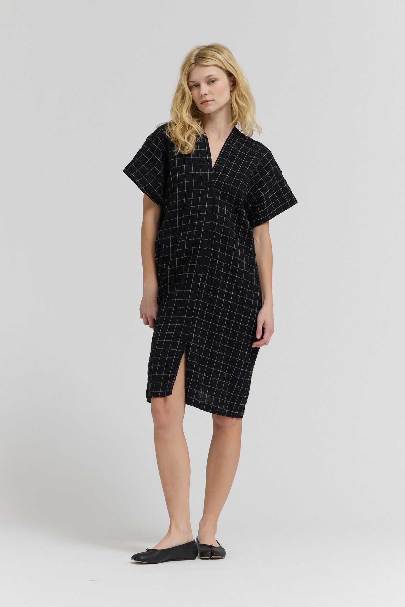 V-Neck Sleeveless Gauze Top in Black