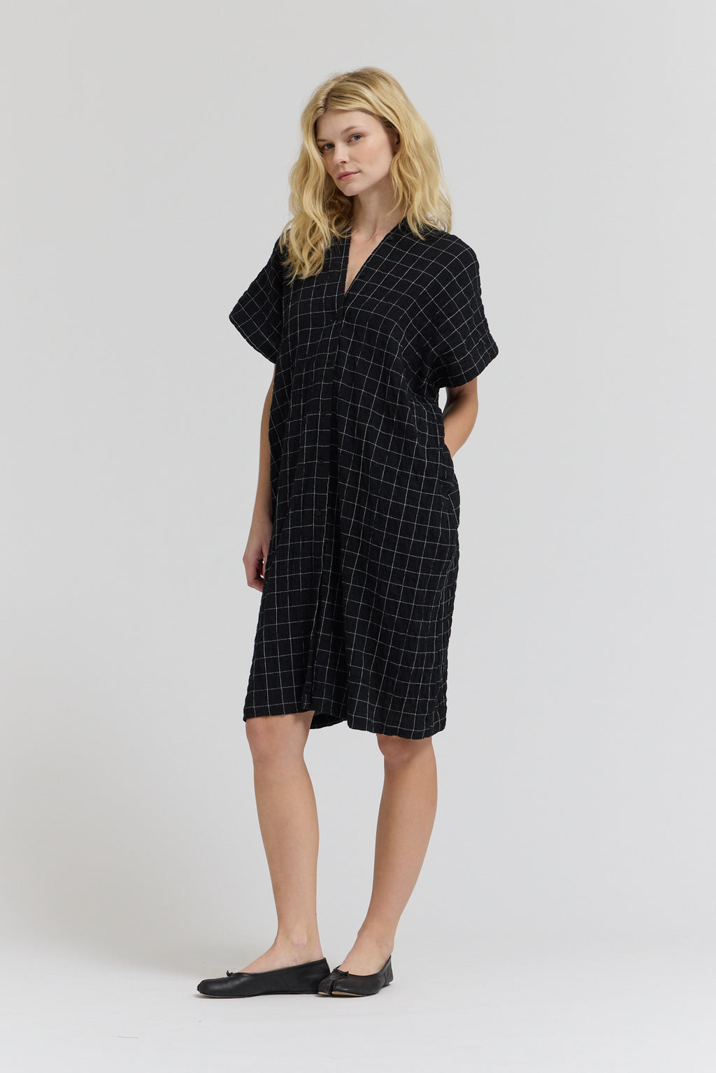 V-Neck Sleeveless Gauze Top in Black