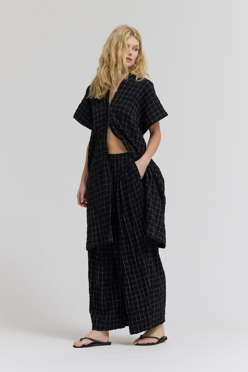 V-Neck Sleeveless Gauze Top in Black